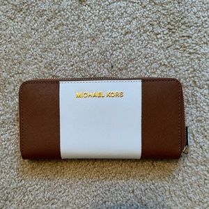 Michael Kors Jet Set Continental Wallet